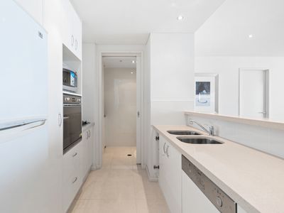 2405 / 1 Como Crescent, Southport