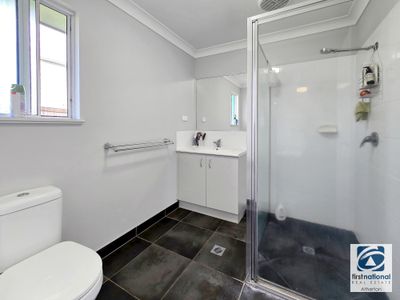 4 Robertson Close, Atherton