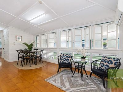 12 Vaughn Street, West End