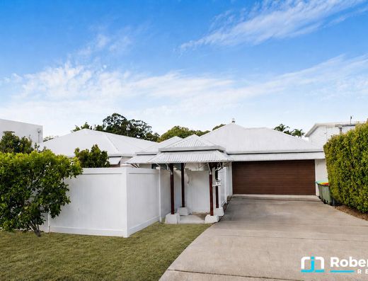 Stylish & Spacious Living in Old Tewantin image 1 Stylish & Spacious Living in Old Tewantin image 1