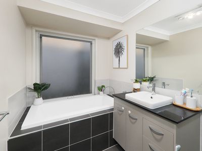 7 Alabaster Drive, Logan Reserve