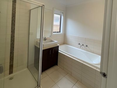 16 Talliver Terrace, Truganina