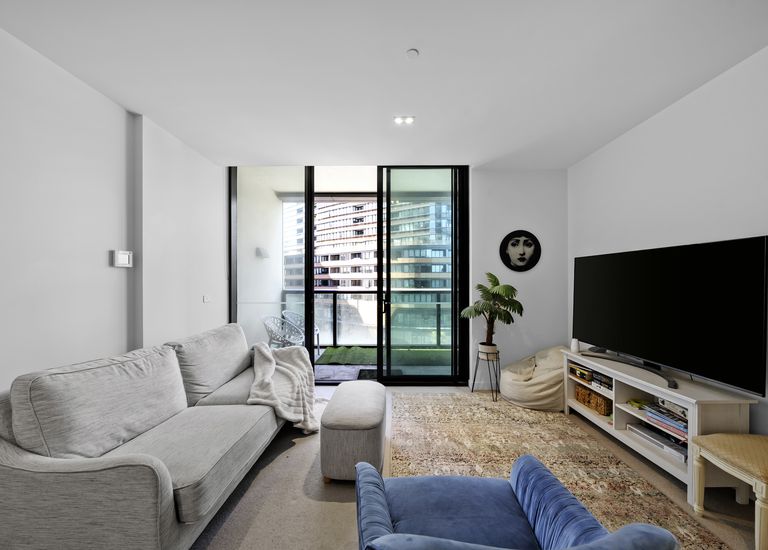 3B / 9 Waterside Place, Docklands