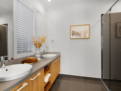 49 Centenary Boulevard, Officer South