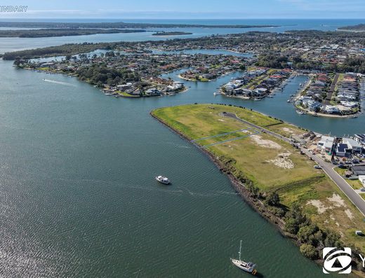 Prime Deep Waterfront Allotment in Yamba Quays Estate