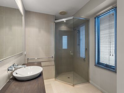 4 / 7 Bagot Street, Djugun