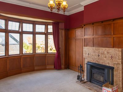 32 Garfield Avenue, Roslyn