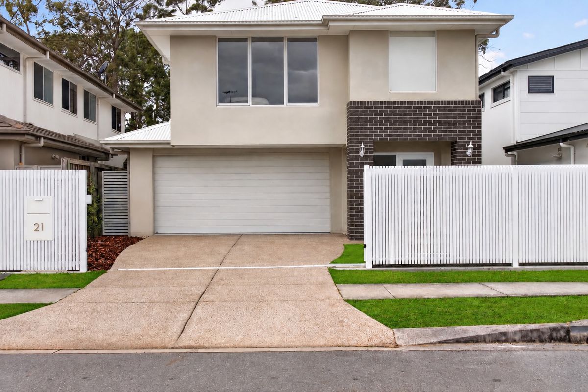 Bushland Outlook, Contemporary Luxury & Solar Battery Storage