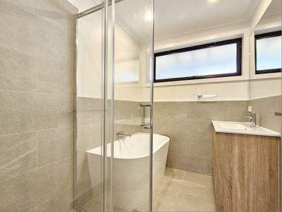 4 / 42 Greendale Road, Doncaster East