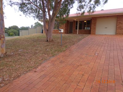 1 / 39 Bell Ave, Dubbo