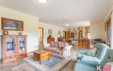 16 Sugarloaf Road, Beaconsfield Upper