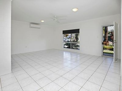 6 Mcrobbs Close, Edmonton