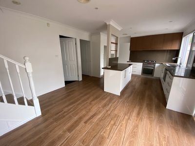 8 Cayley Place, Horningsea Park