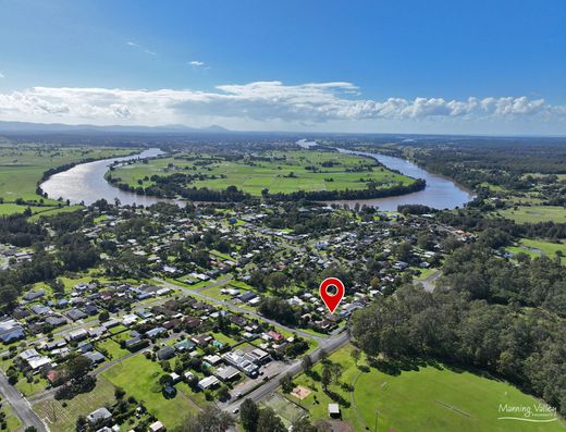 Neat and Spacious Home in Sought-After Tinonee Village