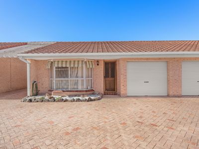 2 / 27 South Street, Tuncurry