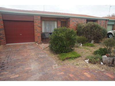 4 / 3 Tydeman Street, Horsham