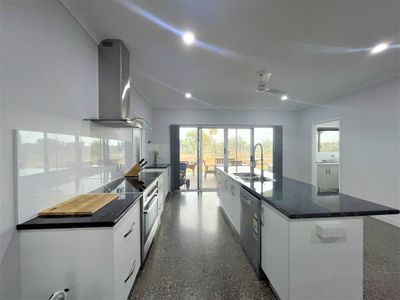 303 Acaciavale Road, Breddan