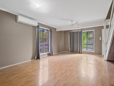 5 / 4 Arac Street, Woodridge