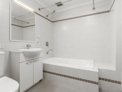 32 / 128 Mounts Bay Road, Perth