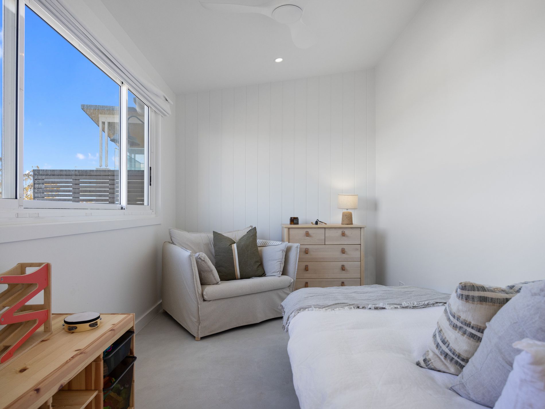 40 Sunset Strip, Manyana