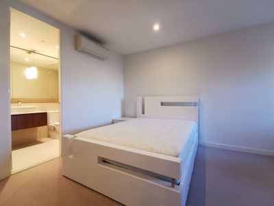 808 / 227 Toorak Road, South Yarra