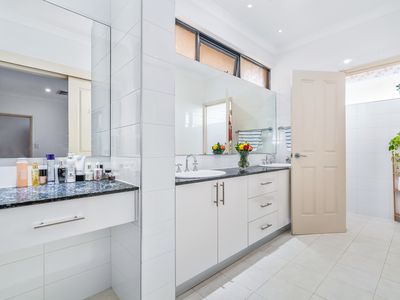 10 Holywell Street, Middle Swan