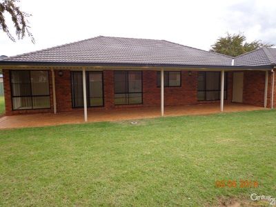 12 Hawkesbury Close, Dubbo