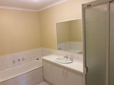 1 / 192 Tarneit Road, Werribee