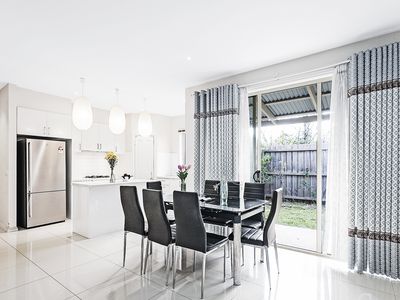 2 / 5 Risdon Drive, Notting Hill