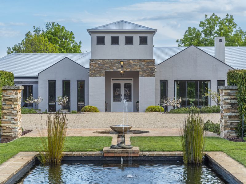 19 Hammet Place, Macedon