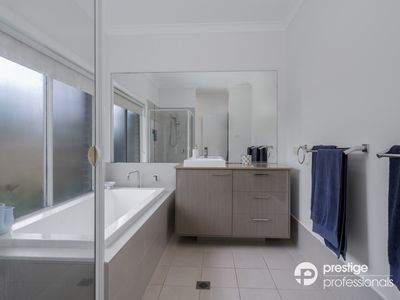 2 Silverleaf Lane, Moorebank