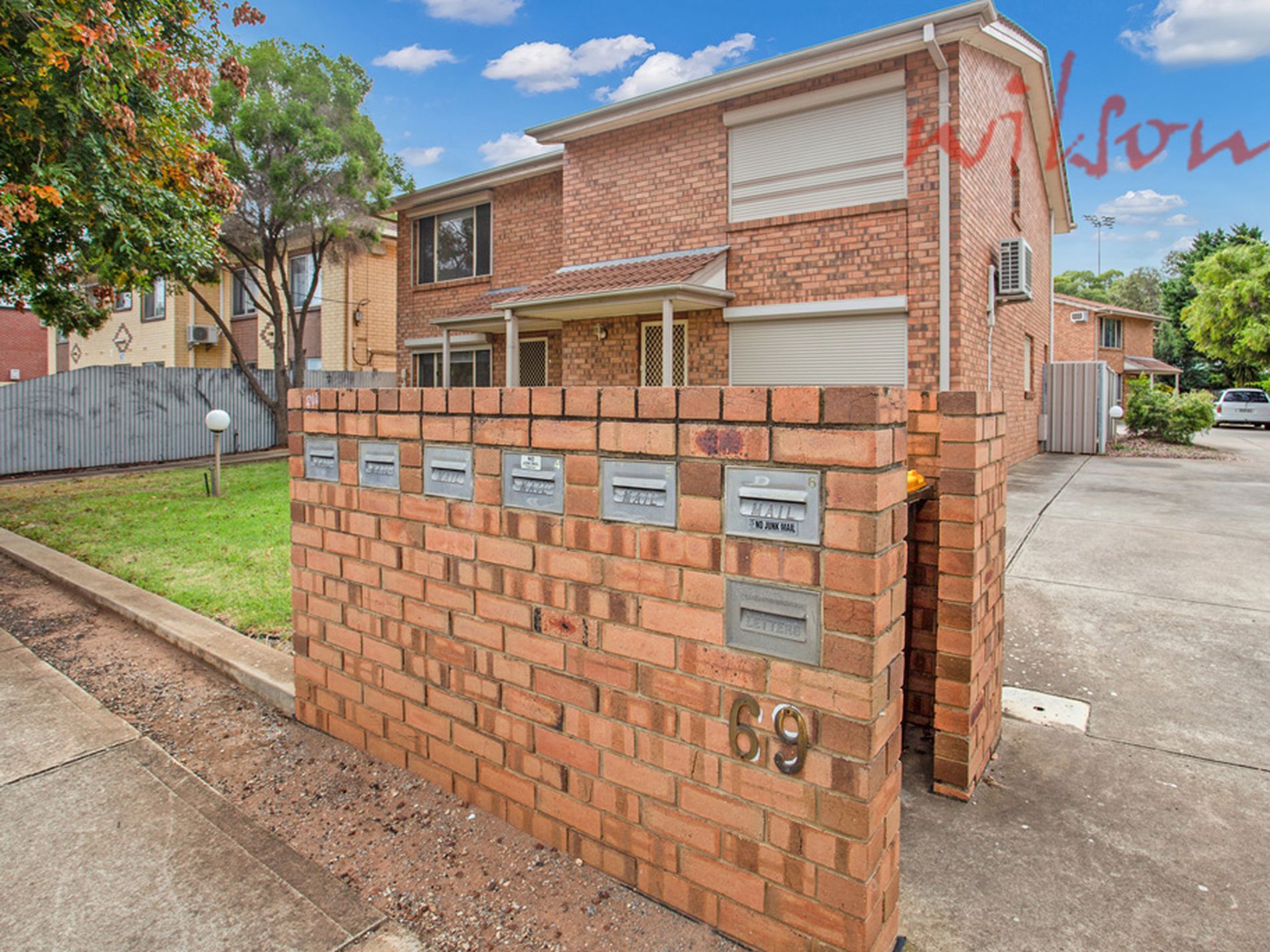 1 / 69 Milner, Richmond