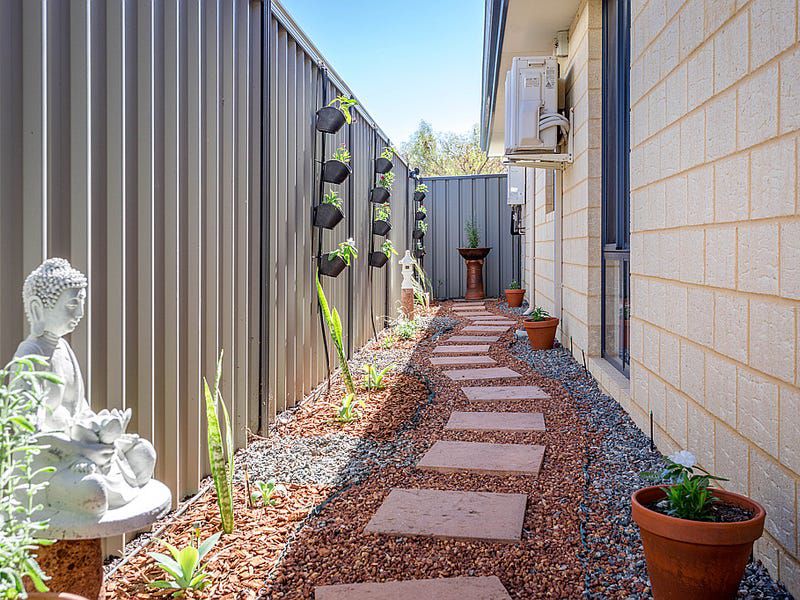 10 Saintly Turn, Byford
