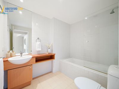 11 / 27 Bennelong Parkway, Wentworth Point