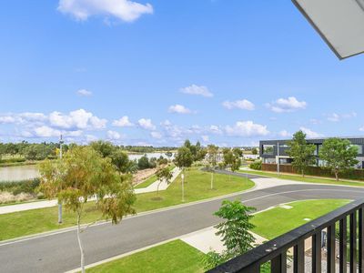 20 Lenigas Crescent, Manor Lakes