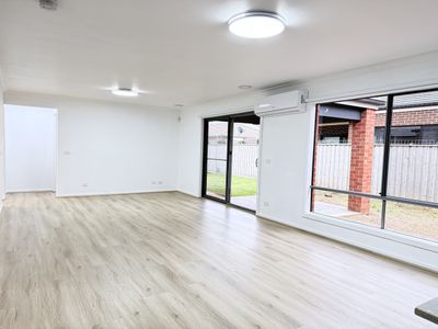 1215 Ison Road, Manor Lakes
