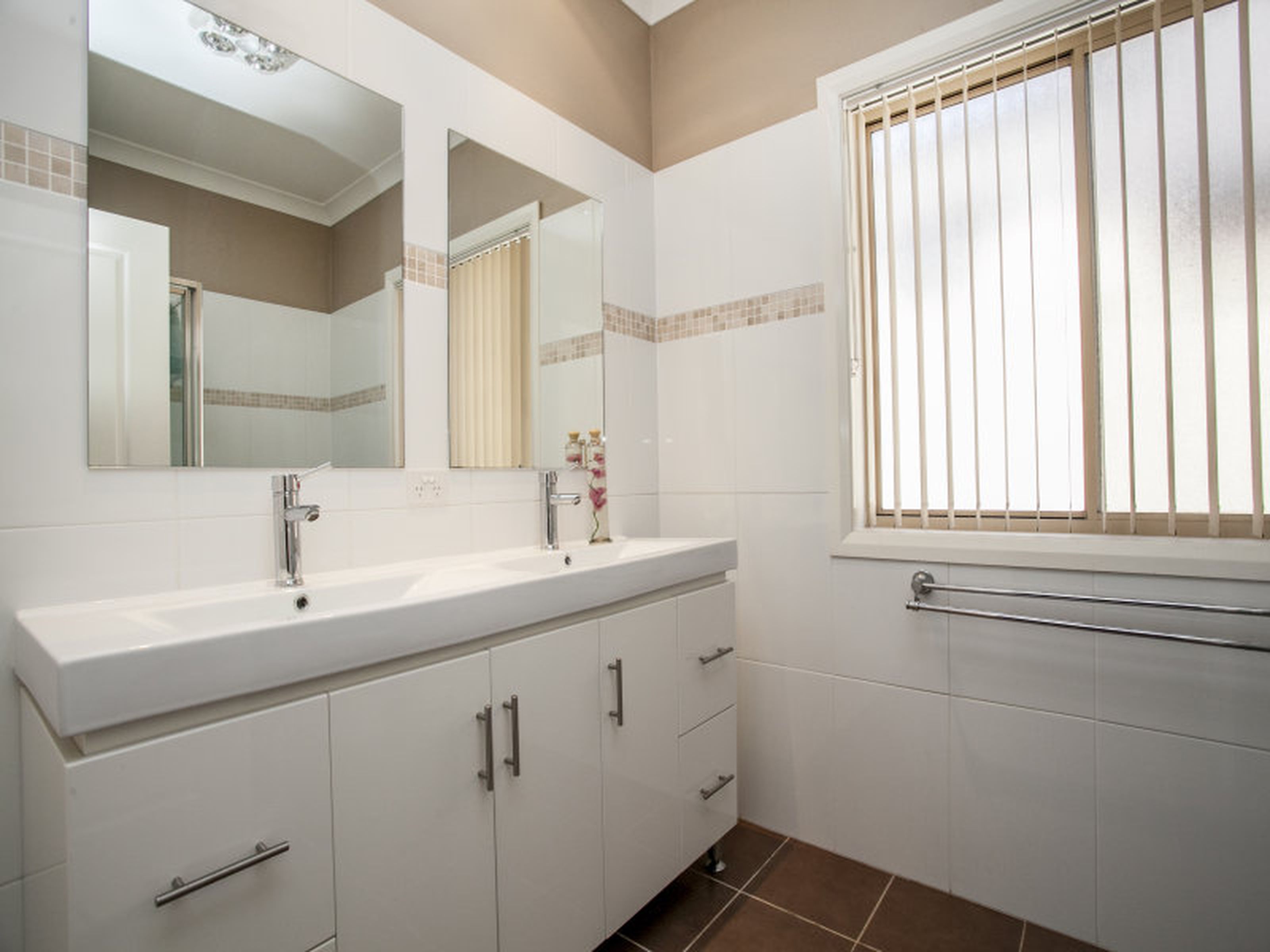 3 Heaton Avenue, CLAREMONT MEADOWS