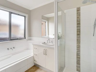 2 / 11 Boundary Road, Newcomb