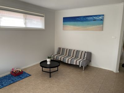 1 / 8 Gibson Court, Altona Meadows