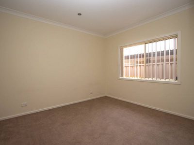 2 / 77 Cambridge Drive, Mansfield