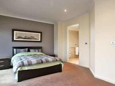 53 Ormond Road, Clayton