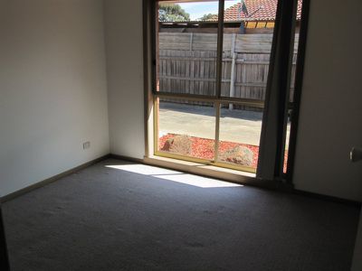 1 / 10 Coventry Drive, Werribee