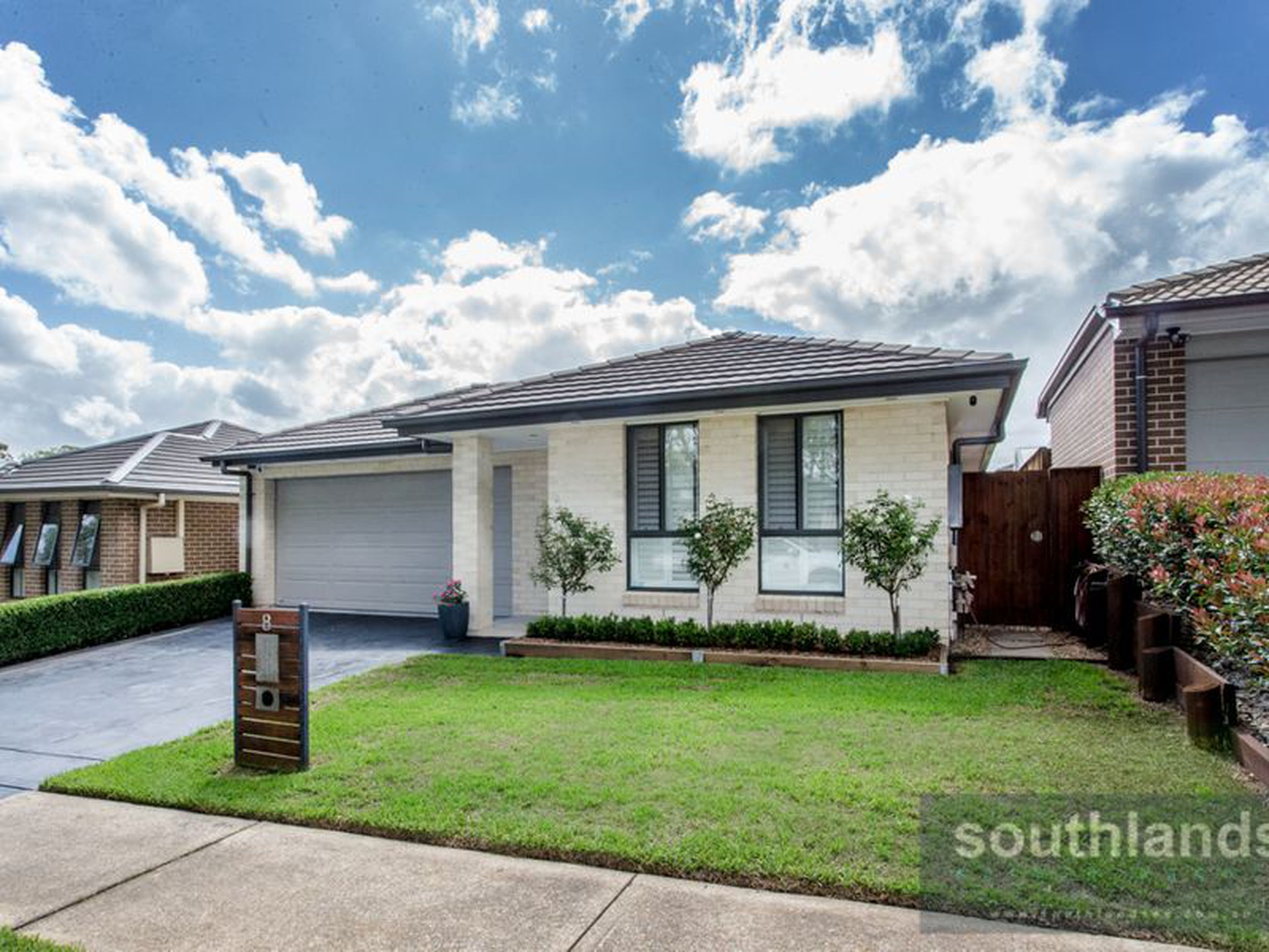 8 Coachwood Drive, CLAREMONT MEADOWS