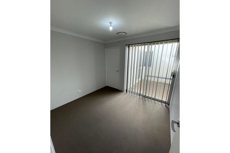 2 / 4 Vigo Cove, Baldivis