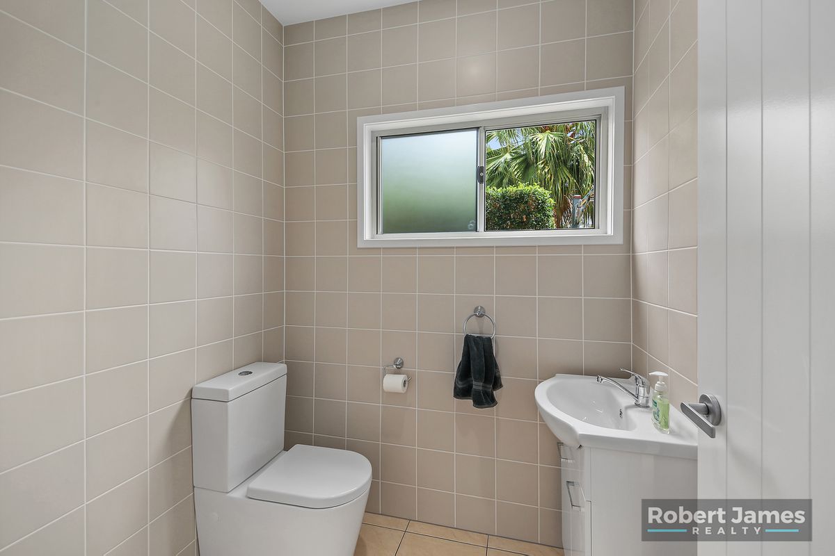 2 / 8 Doonella Street, Tewantin