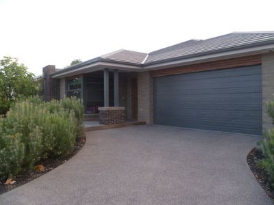 15 Springwater Drive, Lara