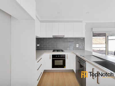 30 Curtin Avenue, Lalor