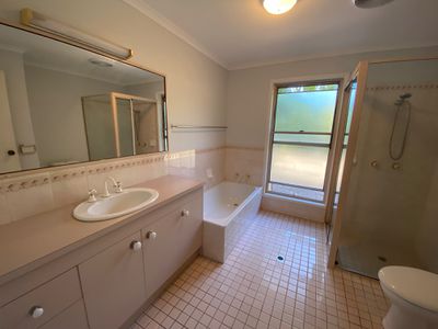 2 Moonlight Avenue, Torquay
