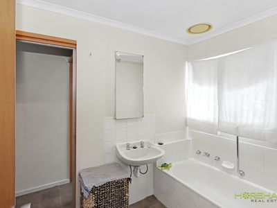 3 Creek Crescent, Horsham