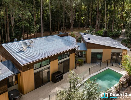 Tranquil Acreage Retreat in Sought-After Doonan image 5